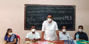 മാസ്ക്കുകളും സാനി ടൈസറുകളും വിതരണം ചെയ്തു