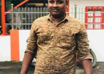 ഭാര്യയുമൊത്ത് ബൈക്കില്‍ പോയ ആര്‍എസ്എസ് പ്രവര്‍ത്തകനെ  വെട്ടിക്കൊന്നു