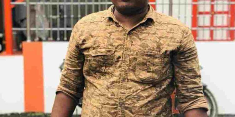 ഭാര്യയുമൊത്ത് ബൈക്കില്‍ പോയ ആര്‍എസ്എസ് പ്രവര്‍ത്തകനെ  വെട്ടിക്കൊന്നു