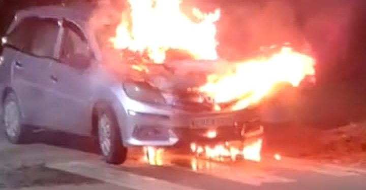 ഓടിക്കൊണ്ടിരുന്ന കാറിന് തീപ്പിടിച്ചു