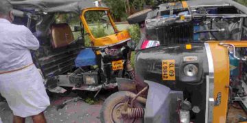 കിണാശ്ശേരി പെരുവെമ്പ് ഭാഗത്ത് ഓട്ടോറിക്ഷ തമ്മിൽ കൂട്ടിയിടിച്ച് മൂന്ന് പേർക്ക് പരിക്ക്