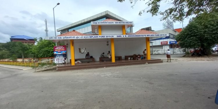 ബസ് സ്റ്റോപ്പ് സാമൂഹ്യ വിരുദ്ധരുടെ താവളം – ജോസ് ചാലയ്ക്കൽ –