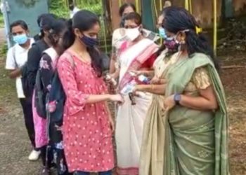 ഒന്നര വര്‍ഷത്തെ ഇടവേളയ്ക്ക് ശേഷം ഇന്ന് സ്കൂളുകള്‍ തുറന്നു