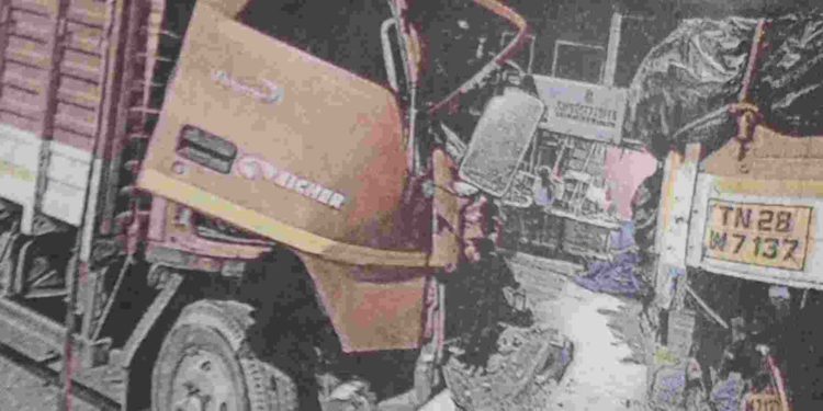 നിർത്തിയിട്ട ലോറിക്കു പിന്നിൽ ചരക്കു ലോറിയിടിച്ച് ഡ്രൈവർക്കു ഗുരുതര പരുക്ക്