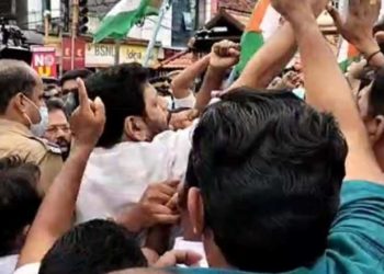 കോൺഗ്രസിന്റെ ചക്രസ്തംഭന സമരം തുടങ്ങി