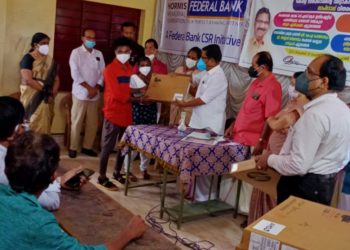 വിദ്യാകിരണം പദ്ധതിയുടെ ലാപ്ടോപ് വിതരണം ചെയ്തു.