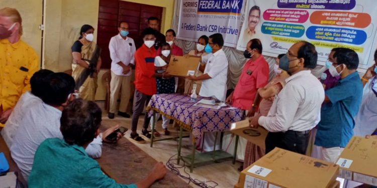 വിദ്യാകിരണം പദ്ധതിയുടെ ലാപ്ടോപ് വിതരണം ചെയ്തു.