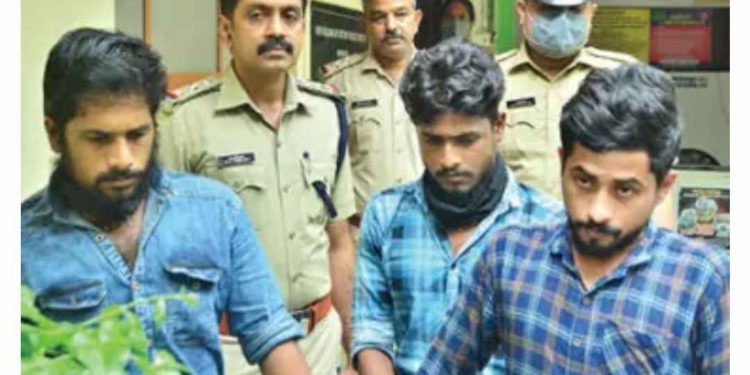 സിനിമാസ്റ്റൈലിൽ 11 ലക്ഷം തട്ടിയ പ്രതികൾ പിടിയിൽ