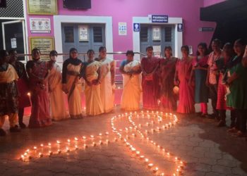 ലോക എയ്ഡ്സ്‌ ദിനാചരണത്തോടനുബന്ധിച്ച്  കമ്യൂണിറ്റി ഹെൽത്ത് സെന്ററിൽ ദീപം തെളിയിച്ചു