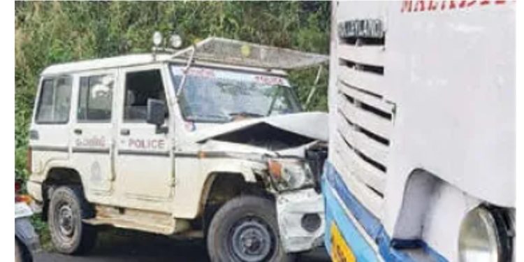 പോലീസ് ജീപ്പ് അപകടത്തിൽപ്പെട്ടു