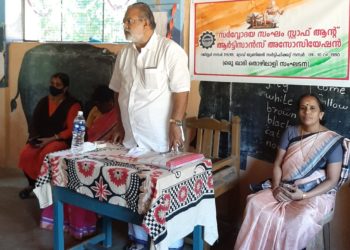 ഖാദി തൊഴിലാളികളുടെ മിനിമം വേതനം വർദ്ധിപ്പിക്കണം.