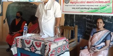 ഖാദി തൊഴിലാളികളുടെ മിനിമം വേതനം വർദ്ധിപ്പിക്കണം.