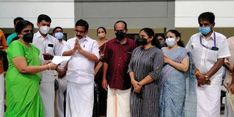 നൂറാം വാർഷികത്തിലേക്ക് പ്രവേശിച്ച GBHSS ന് പുതിയ കെട്ടിടം നിർമ്മിച്ച് രേഖകൾ കൈമാറി