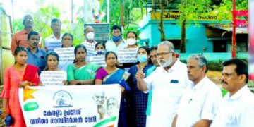 ഇന്ധനവില വർദ്ധന, അട്ടപ്പാടി ശിശുമരണം. വനിതാ ഗാന്ധി ദർശൻ വേദി സത്യാഗ്രഹ സമരം നടത്തി.