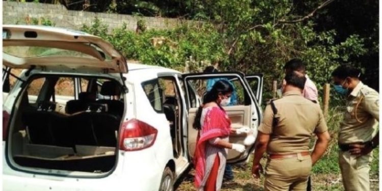 ഉപേക്ഷിക്കപ്പെട്ട നിലയിൽ കാർ കണ്ടെത്തി