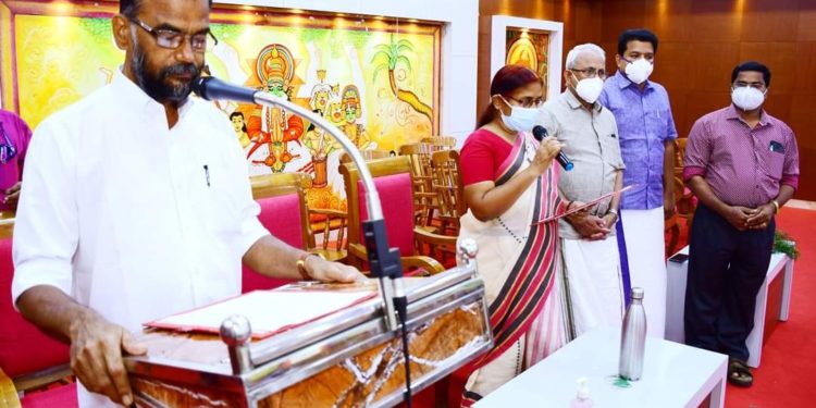 സത്യപ്രതിജ്ഞ ചെയ്തു