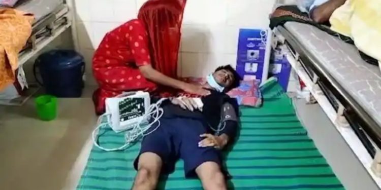 പെണ്‍കുട്ടിയെ പ്രണയിച്ചതിന്റെ പേരില്‍ യുവാവിനെ തട്ടിക്കൊണ്ട് പോയി ക്രൂരമര്‍ദ്ദിച്ച്‌ വഴിയിലുപേക്ഷിച്ചു.