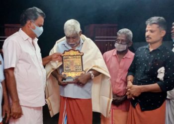 തോറ്റംപാട്ട് കലാകാരനെ ആദരിച്ചു.