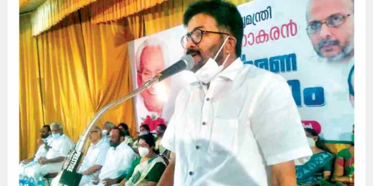 കോൺഗ്രസ് വിമതരുടെ സംഗമവേദിയായി പെരിങ്ങോട്ടുകുറുശ്ശിയിലെ അനുസ്മരണച്ചടങ്ങ്