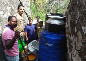 അട്ടപ്പാടിയില്‍ നിന്ന് 2400 ലിറ്റര്‍ വാഷും 150 ലിറ്റര്‍ ചാരായവും പിടിച്ചെടുത്തു