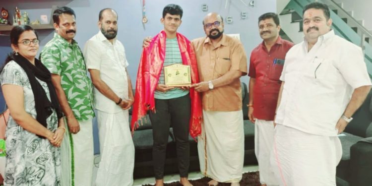 സ്വർണ്ണ മെഡൽ ജേതാവ് എസ്.സയന്തിനെ അനുമോദിച്ചു