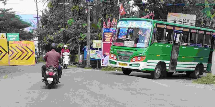 ഒലവക്കോടെത്താൻ മലമ്പുഴക്കാർ കഷ്ടപ്പെടുന്നു.