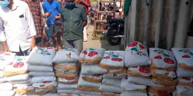 വേലന്താവളത്ത് വന്‍ കഞ്ചാവ് വേട്ട:ആഡംബര കാറില്‍ നിന്ന് 188 കിലോ കഞ്ചാവ് പിടികൂടി