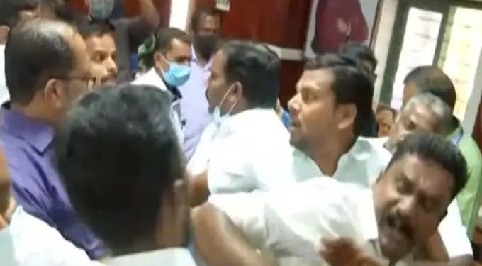 നഗരസഭയില്‍ കൗണ്‍സില്‍ യോഗത്തില്‍ സംഘര്‍ഷം.