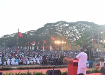 പൊതുസമ്മേളനം മുഖ്യമന്ത്രി പിണറായി വിജയൻ ഉദ്‌ഘാടനം ചെയ്ത്‌ സംസാരിക്കുന്നു