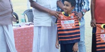 ടാലെന്റ്സ് ഫുട്ബോൾ അക്കാഡമിയുടെ യൂണിഫോം വിതരണം ചെയ്തു