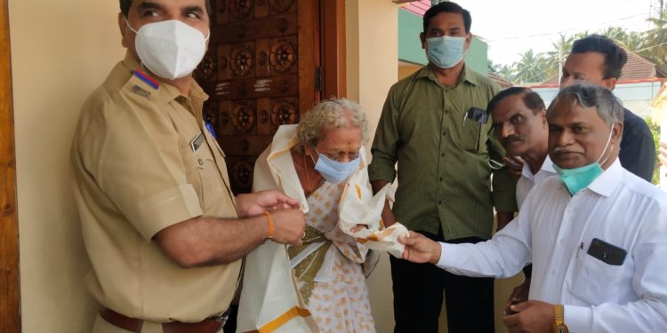 നന്മ ഫൗണ്ടേഷനും, ജനമൈത്രി പോലീസും സംയുക്തമായി 80 വയസ്സുകഴിഞ്ഞ അദ്ധ്യാപകരെ ആദരിച്ചു.