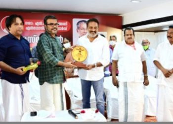 ഫാസിസത്തിനെതിരെ നിരന്തരം ശബ്‌ദമുയർത്തണം: പ്രകാശ്‌രാജ്‌