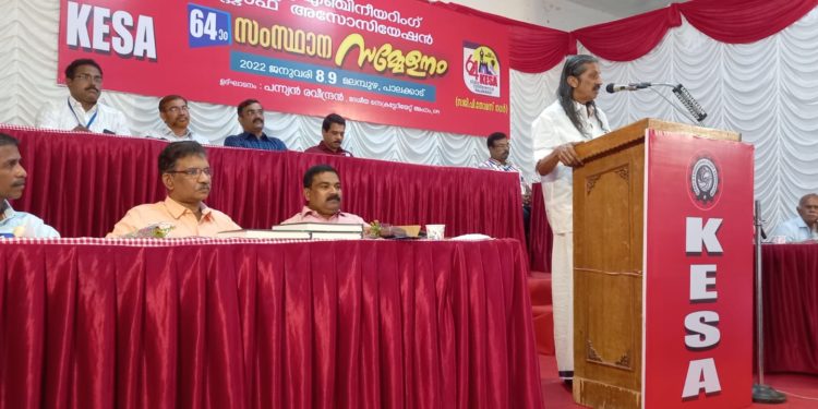 മുതലാളിത്വത്തിൻ്റെ ലാഭകൊതി തൊഴിലാളികളെ നശിപ്പി ആകയാണ്.—പന്ന്യൻ രവീന്ദ്രൻ –