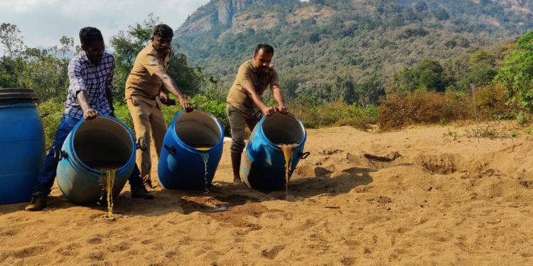 അഗളിയിൽ 1300 ലിറ്റർ വാഷ് കണ്ടെടുത്ത്  നശിപിച്ചു