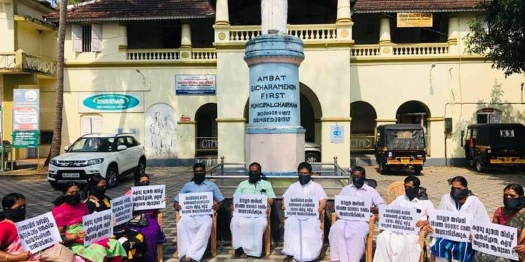 ചിറ്റൂർ-തത്തമംഗലം നഗരസഭ യോഗം ഓൺലൈനിൽ : ഒളിച്ചോട്ടമാണെന്ന് പ്രതിപക്ഷം.