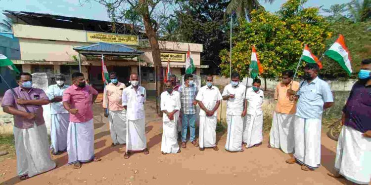 പ്രതിഷേധ പ്രകടനം നടത്തി.