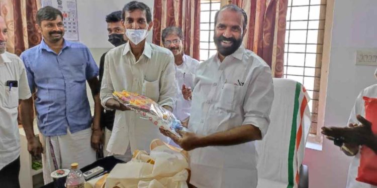 മെറ്റൽ ഇൻഡസ്ട്രിയൽ ബോർഡ്‌ ചെയർമാൻ    ഫ്രാൻസിസ് തോമസിന് സ്വീ കരണം നൽകി