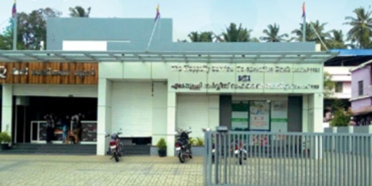 സി.പി.എം. നിയന്ത്രണത്തിലുള്ള എലപ്പുള്ളി സര്‍വീസ് സഹകരണ ബാങ്ക് ഭരണസമിതി പിരിച്ചുവിട്ടു