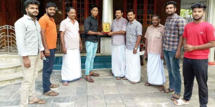 ഫിറ്റ്നസ് ചാമ്പ്യൻഷിപ്പിൽ റണ്ണറപ്പ് ജേതാവിനെ അനുമോദിച്ചു