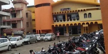അരോമ, ന്യൂ അരോമ സിനിമ തിയേറ്ററുകളുടെ പ്രവർത്തനാനുമതി റദ്ദാക്കി പാലക്കാട് നഗരസഭ