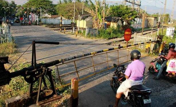 ലെവെല്‍ ക്രോസ് അടച്ചിടും