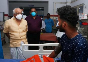 ചികിത്സയിൽ കഴിയുന്ന ബാബുവിനെ മന്ത്രി കെ. കൃഷ്ണൻകുട്ടി സന്ദർശിച്ചു