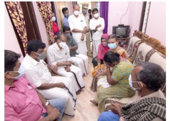 ആത്മഹത്യ ചെയ്ത വിദ്യാർഥിനി ബീനയുടെ വീട്‌ എസ്‌സി –- എസ്‌ടി കമീഷൻ അംഗം എസ്‌ അജയകുമാർ സന്ദർശിച്ചു.