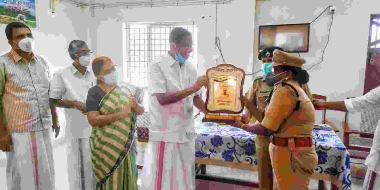 രാഷ്ട്രപതിയുടെ വിശിഷ്ഠ സേവനമെഡലിന് അർഹയായ പി എസ് മിനിമോളെ അനുമോദിച്ചു