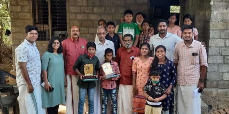 വാരണിപ്പുഴയിൽ മൂന്നു മനുഷ്യജീവൻ രക്ഷപ്പെടുത്തിയ അശ്വിനെയും,എ. എസ് അശ്വിനെയും അനുമോദിച്ചു