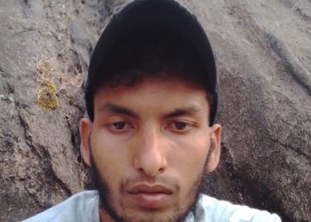 കൂട്ടുകാർ പേടിച്ച് തിരിച്ചിറങ്ങി, യുവാവ് ഒറ്റയ്ക്ക് ചെറാട് മല കയറി; തെരച്ചിൽ തുടരുന്നു