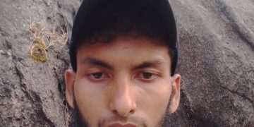 കൂട്ടുകാർ പേടിച്ച് തിരിച്ചിറങ്ങി, യുവാവ് ഒറ്റയ്ക്ക് ചെറാട് മല കയറി; തെരച്ചിൽ തുടരുന്നു