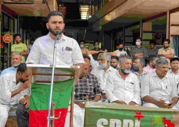 പാലത്തറ- തിരുവേഗപ്പുറ റോഡ് സഞ്ചാരയോഗ്യമാക്കണമെന്നാവശ്യപ്പെട്ട് എസ്ഡിപിഐ ധര്‍ണ