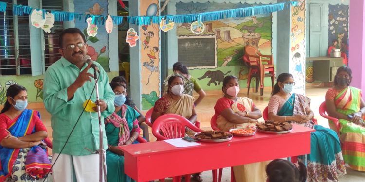 കുഞ്ഞാറ്റകൾ വീണ്ടും സ്കൂളിലെ കളിമുറ്റത്തെത്തി