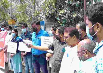 ചാനൽ നിരോധനത്തിൽ പ്രതിഷേധിച്ചു